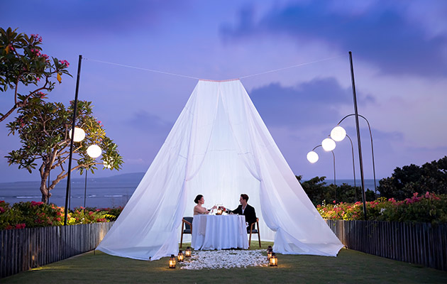 Romantic Dinner - Divine Scenery